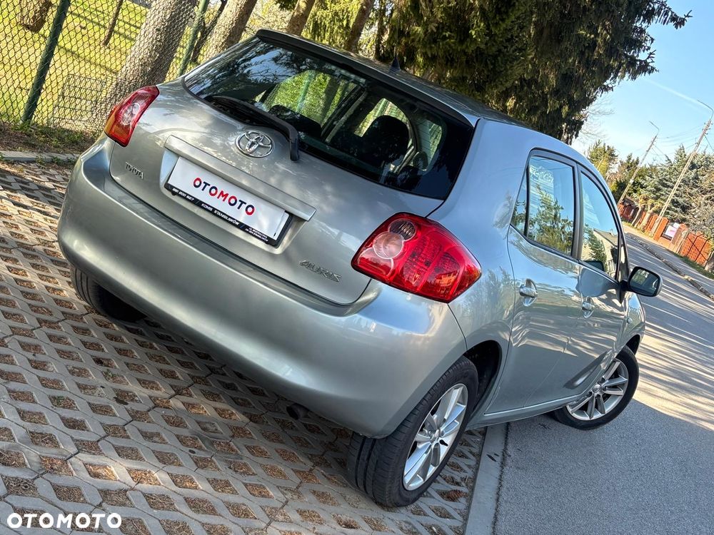 Toyota Auris 1.33 VVT-i Premium + - 8