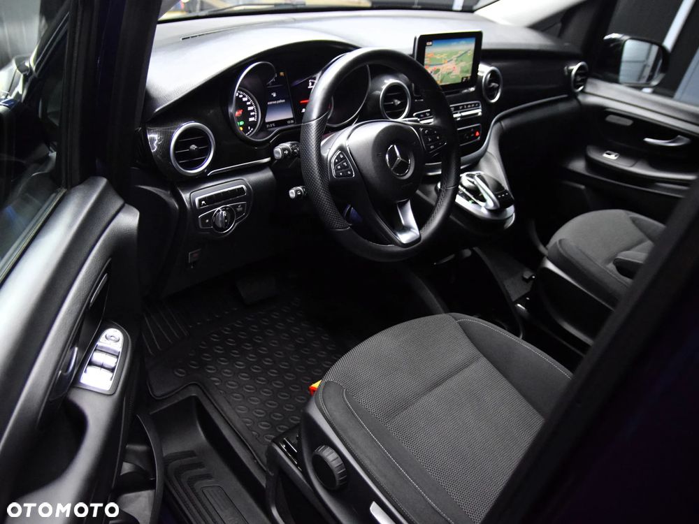 Mercedes-Benz Klasa V - 13