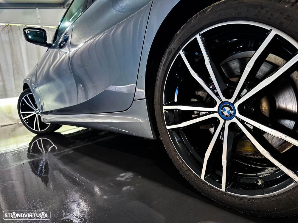 BMW 330 e Pack 50 anos M Auto - 8