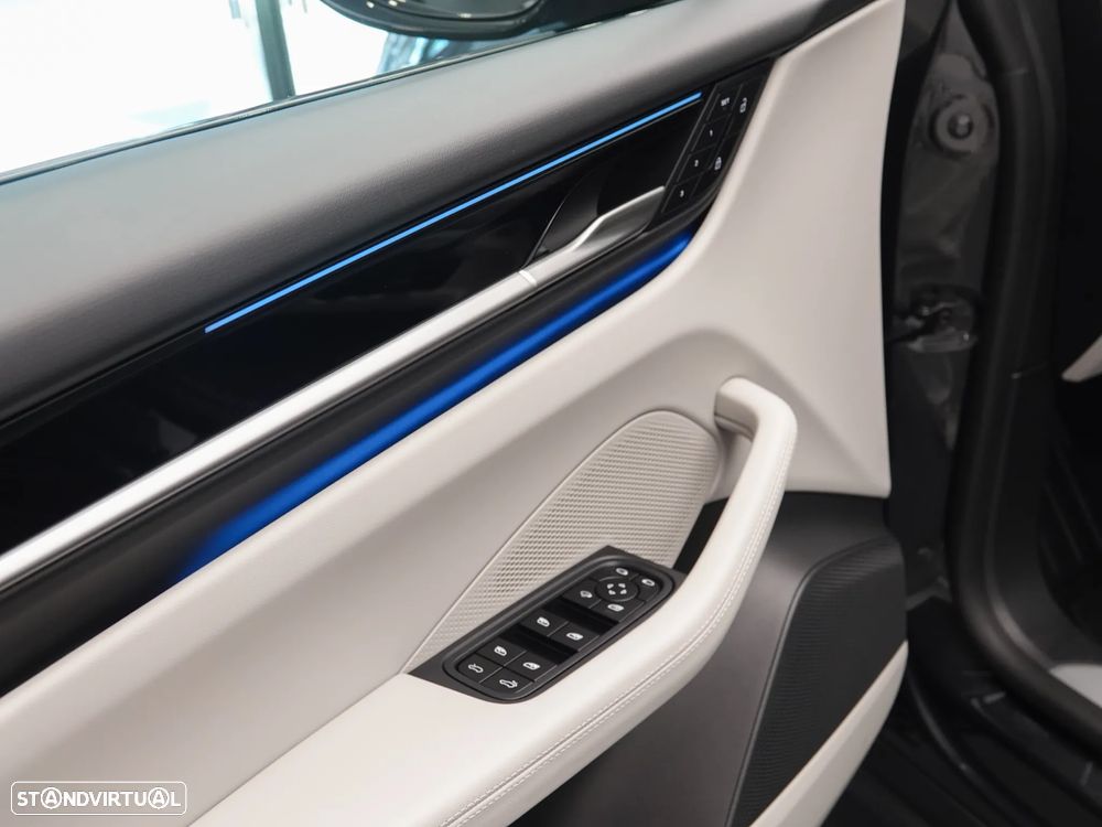 Porsche Macan Electric 4 - 19
