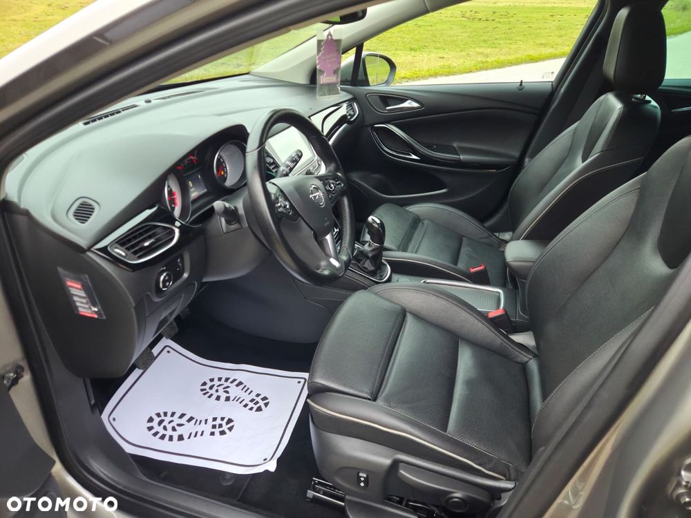 Opel Astra 1.4 Turbo 120 Jahre - 10