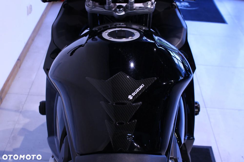 Suzuki GSX - 12