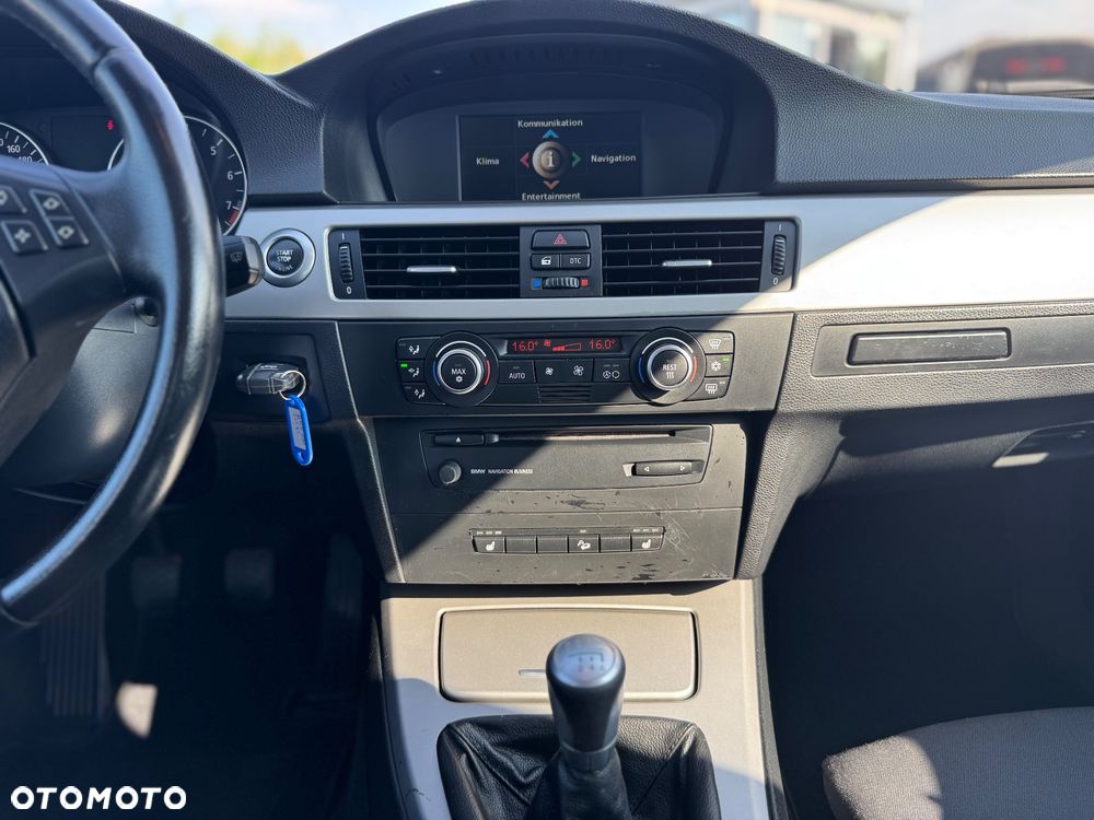 BMW Seria 3 325i - 23