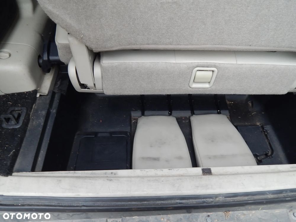 Mitsubishi Pajero - 16