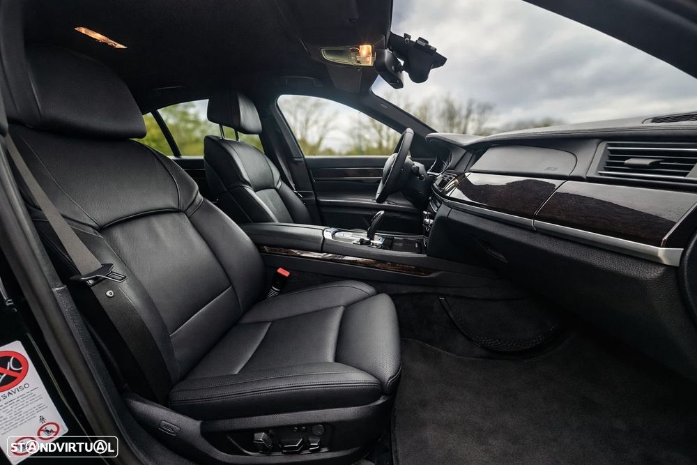 BMW 740 d Pack M - 28