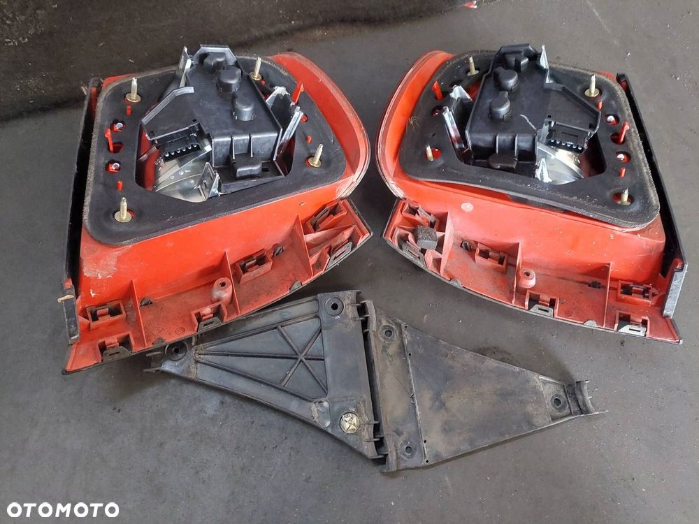 KOMPLETNY TYŁ KLAPA ZDERZAK LAMPA AUDI A4 B5 FL LZ5L - 3