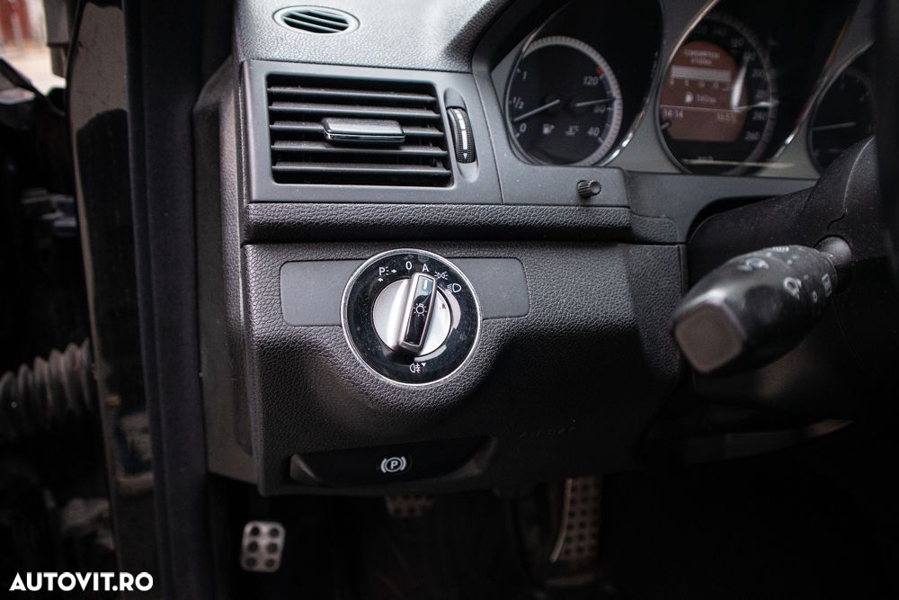 Mercedes-Benz C 220 CDI DPF BlueEFFICIENCY SPORT EDITION - 11