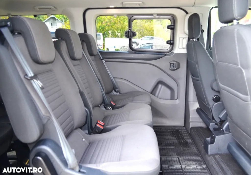 Ford Tourneo Custom - 12