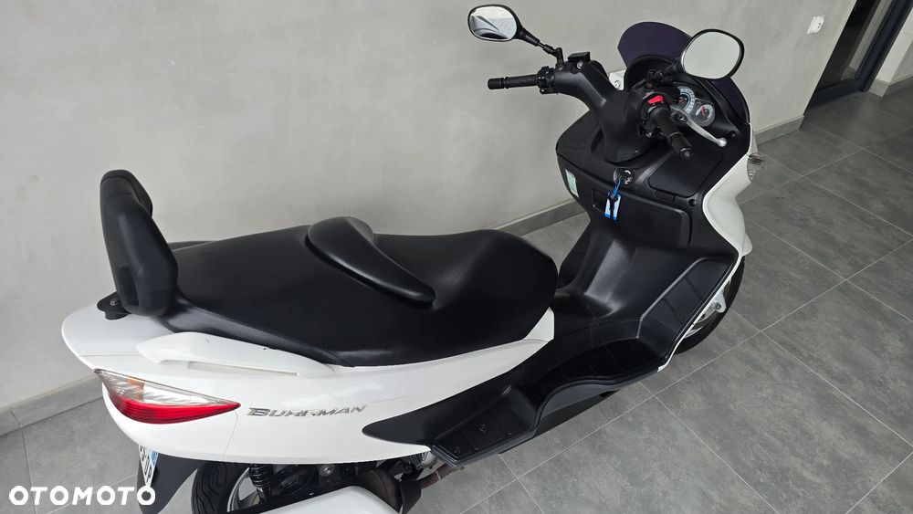 Suzuki Burgman - 27