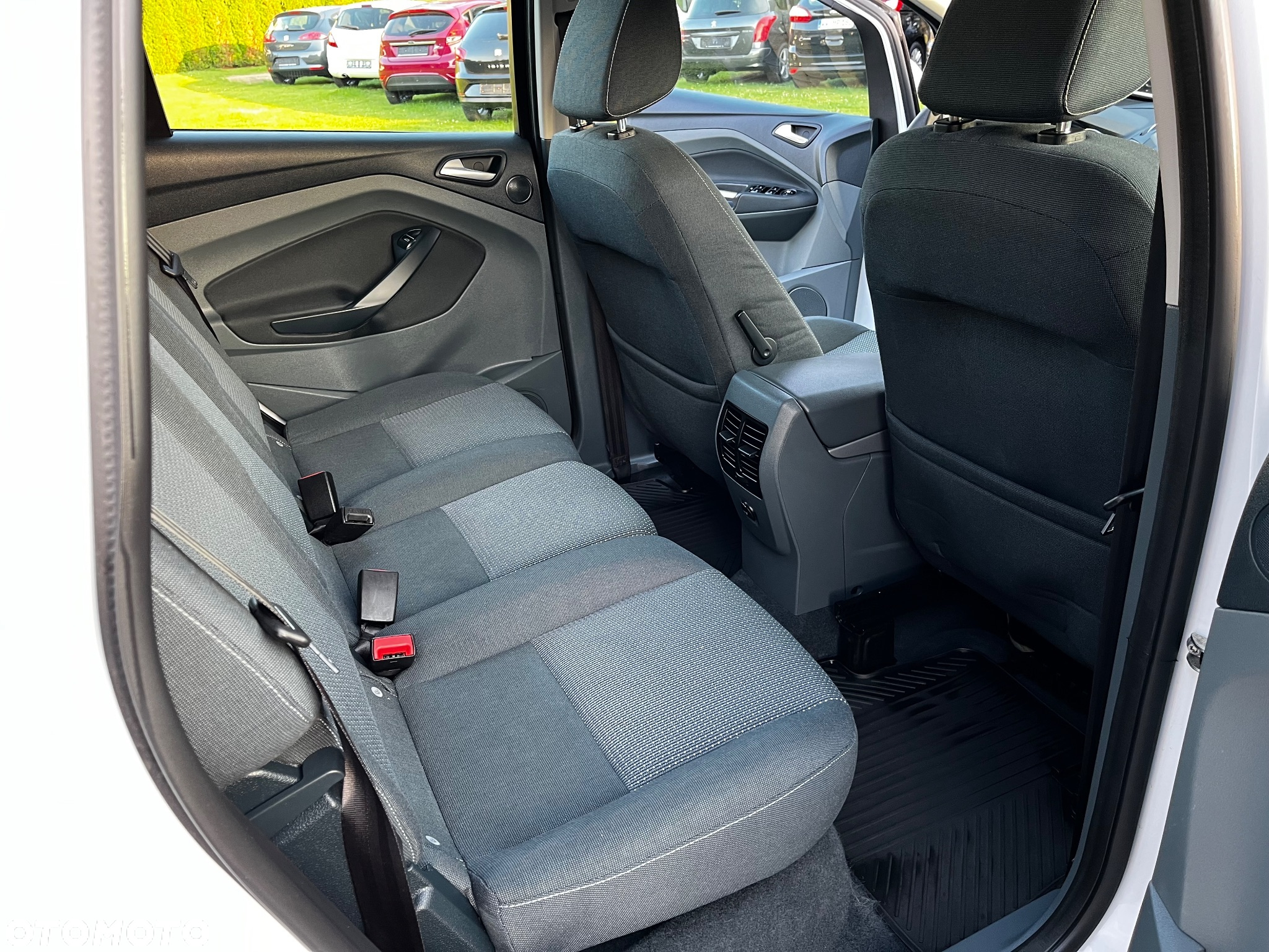 Ford C-MAX 1.6 Ti-VCT Champions Edition - 18