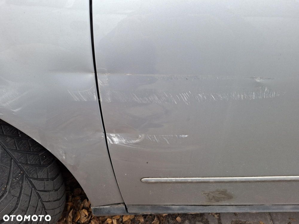 Volkswagen Passat 1.9 TDI DPF Comfortline - 10