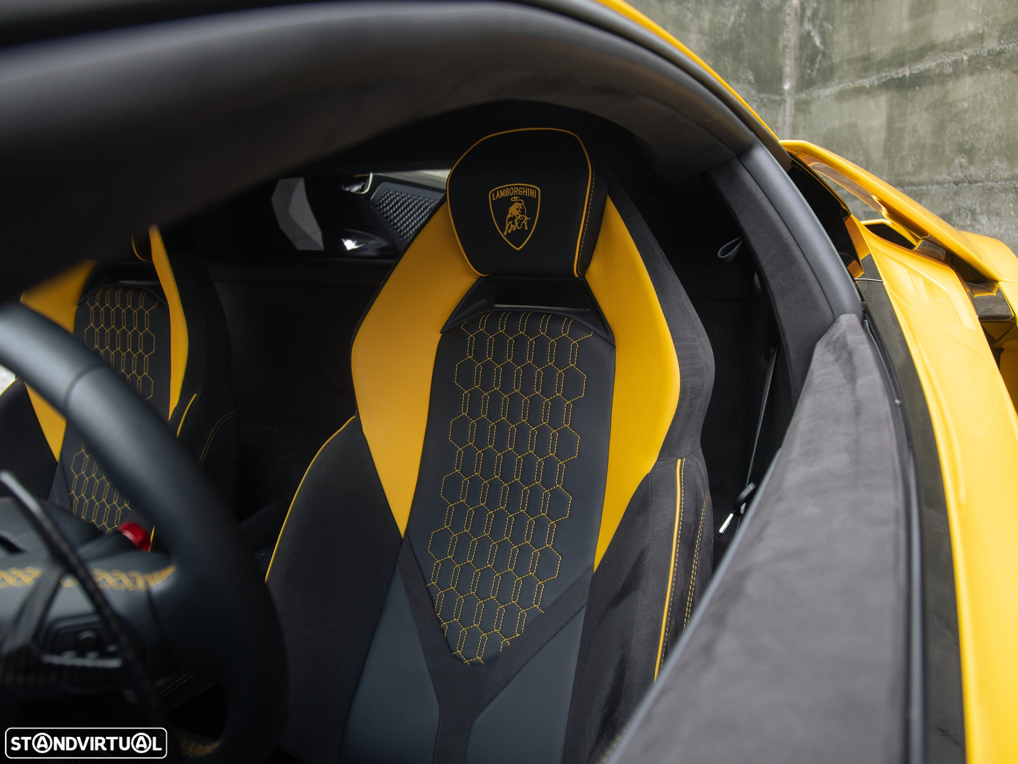 Lamborghini Revuelto - 23