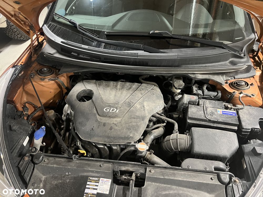 Hyundai Veloster 1.6 GDI Comfort - 22