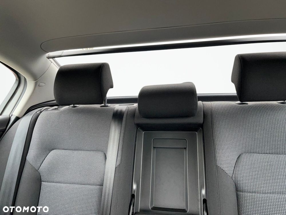 Volkswagen Passat - 34
