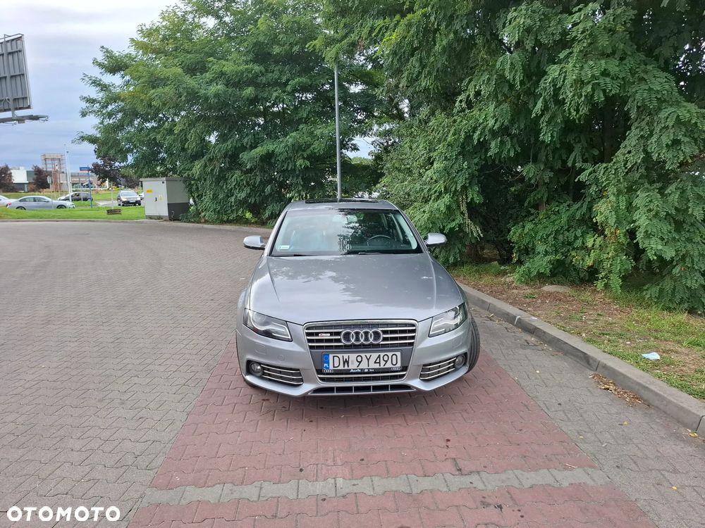 Audi A4 2011 photo 2