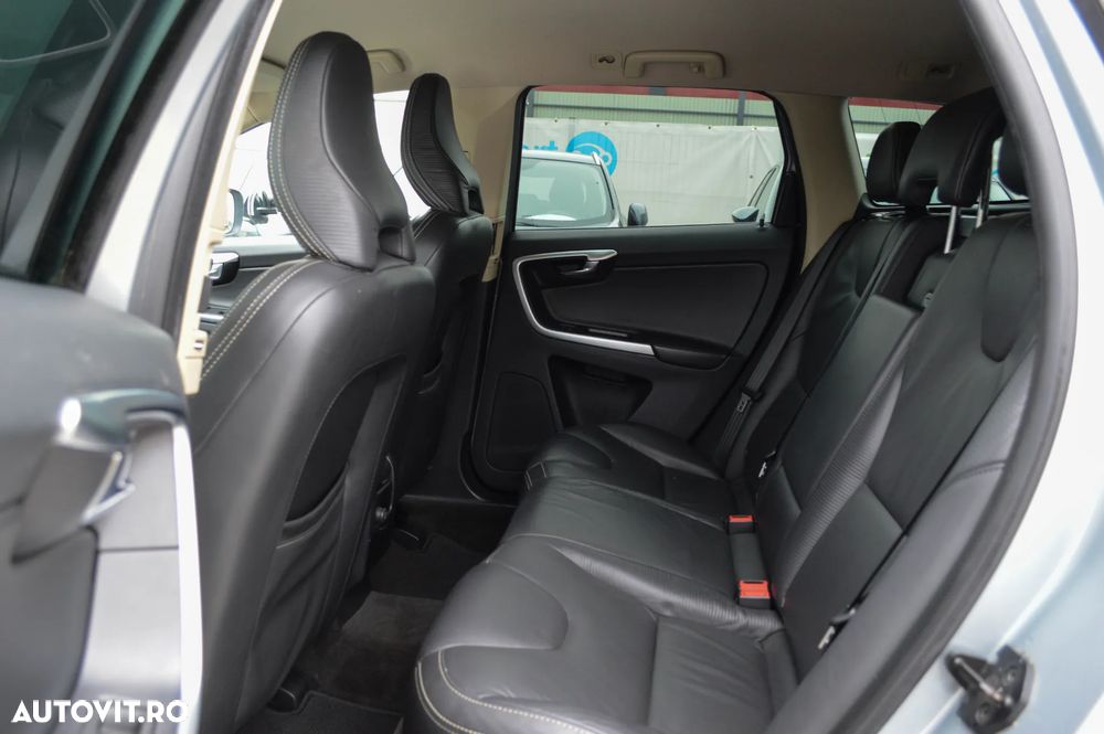 Volvo XC 60 D5 AWD Aut. RDesign - 21