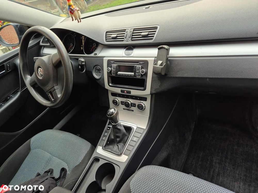 Volkswagen Passat 1.6 TDI Trendline - 4