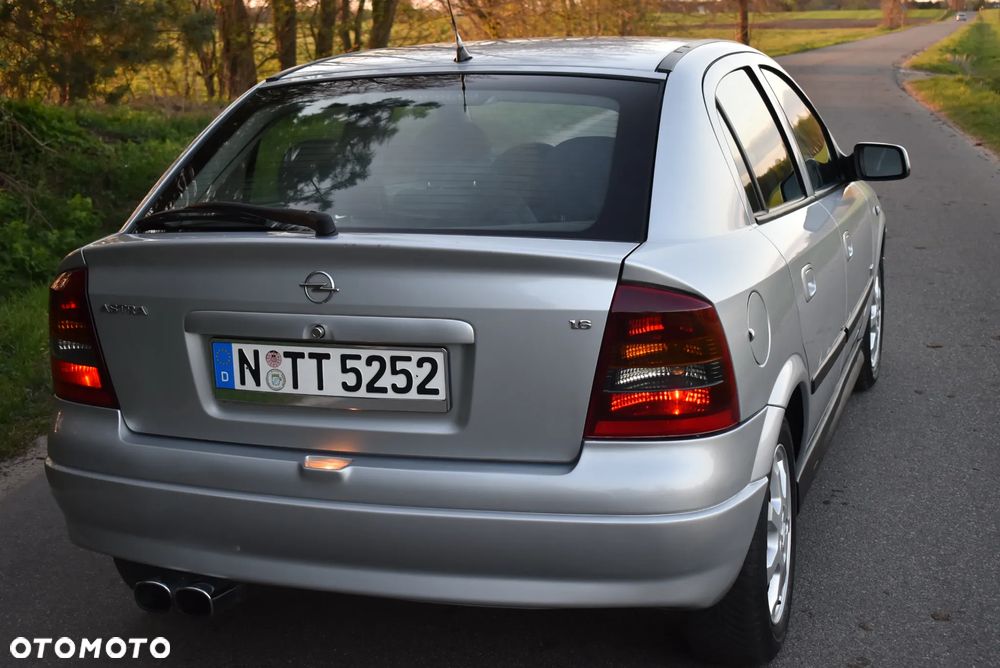 Opel Astra 1.6 NJoy - 12