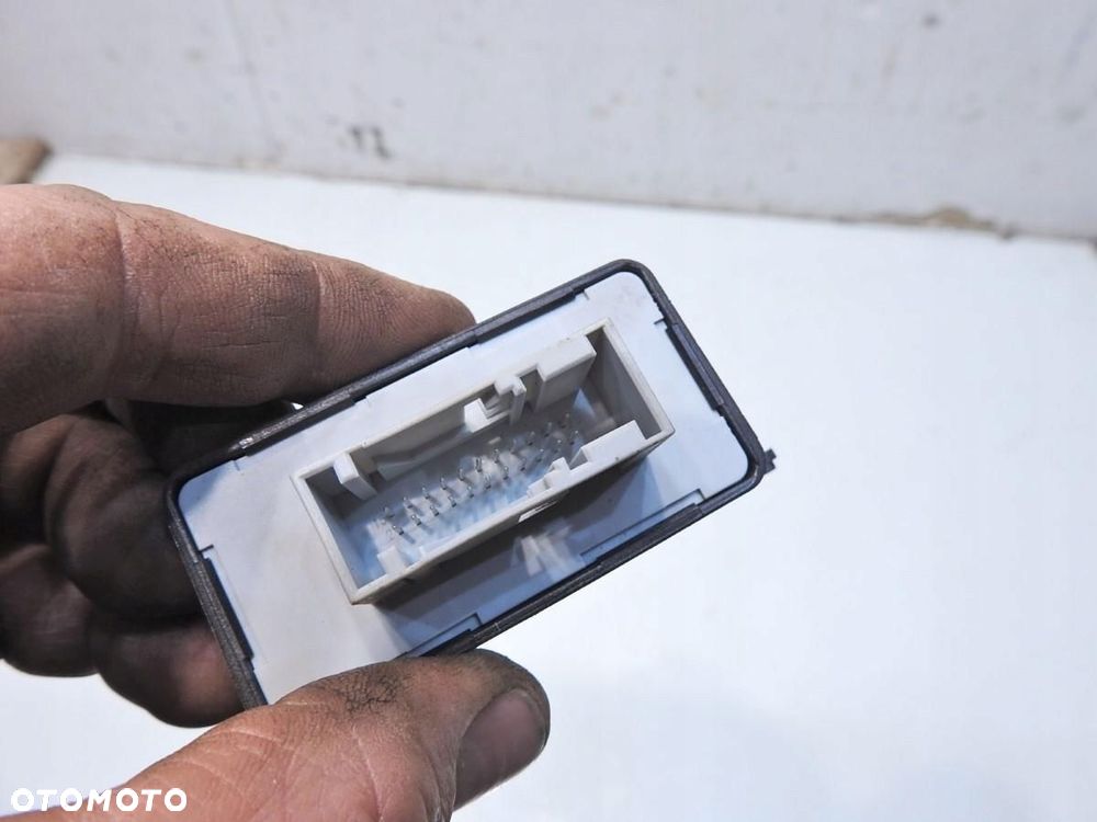 MODUŁ STEROWNIK ŚWIATEŁ AUDI A6 C6 8P0907357F 5LA008379-01 - 3