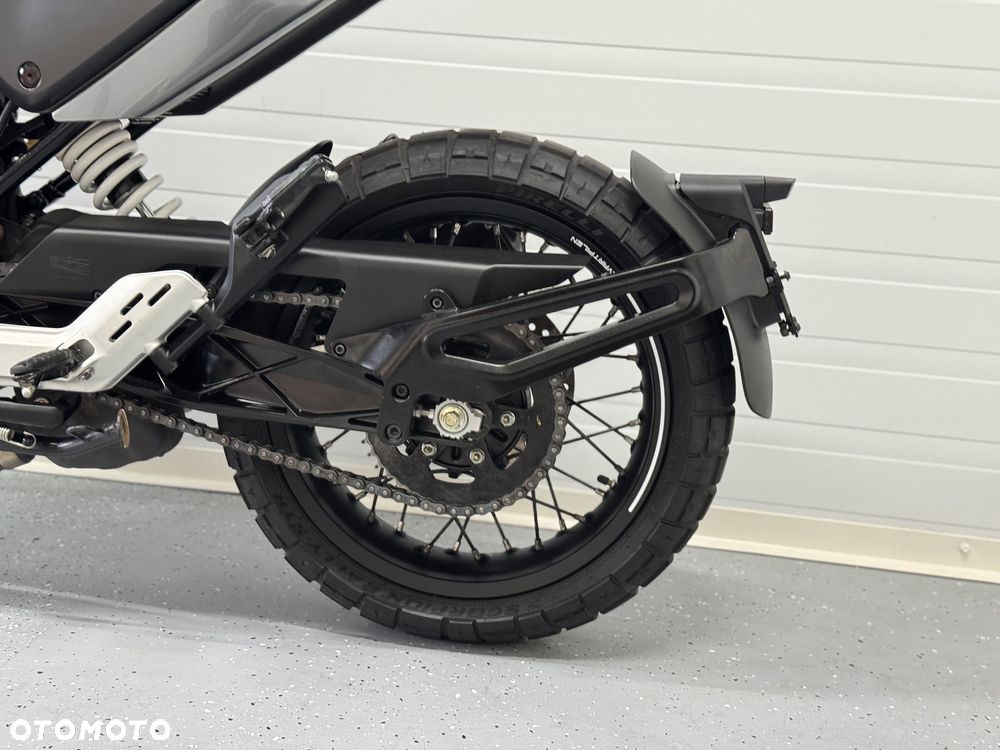 Husqvarna Svartpilen - 13