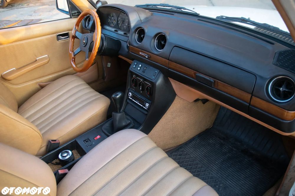Mercedes-Benz W123 - 17