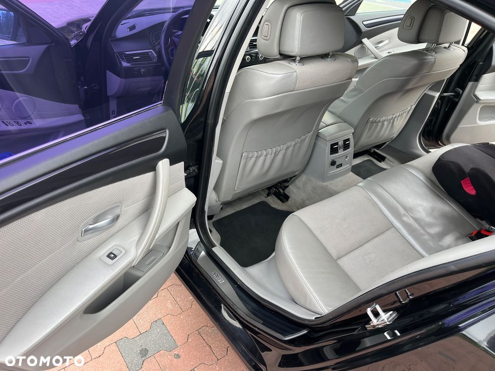 BMW Seria 5 525d xDrive - 25