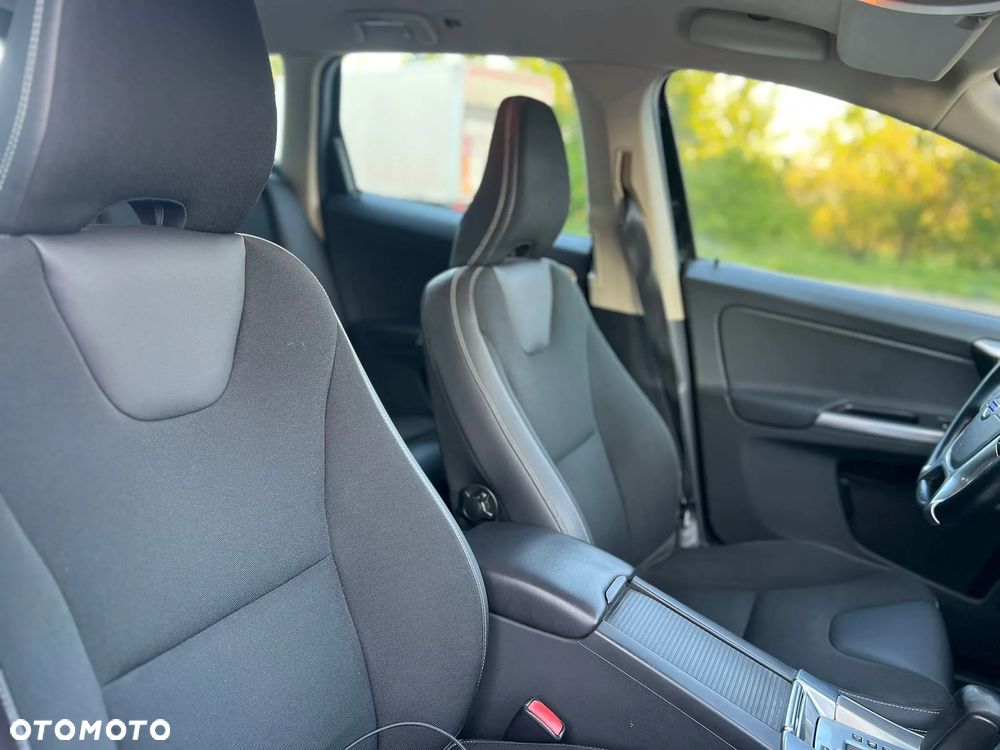Volvo XC 60 2.4D AWD Momentum - 7
