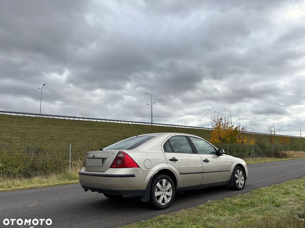 Ford Mondeo 2.0 TDCi Ambiente - 3