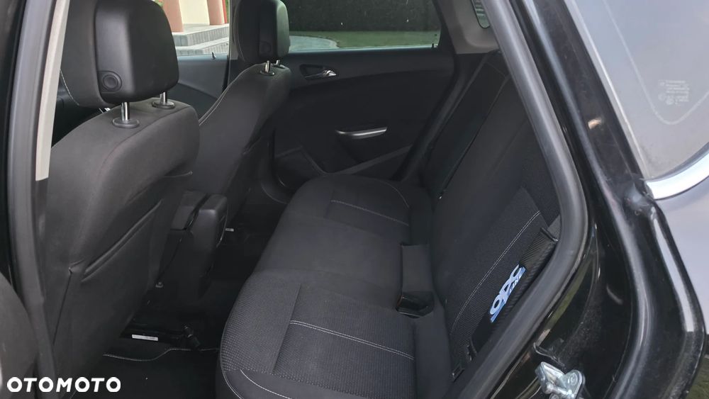 Opel Astra 1.6 Turbo - 11