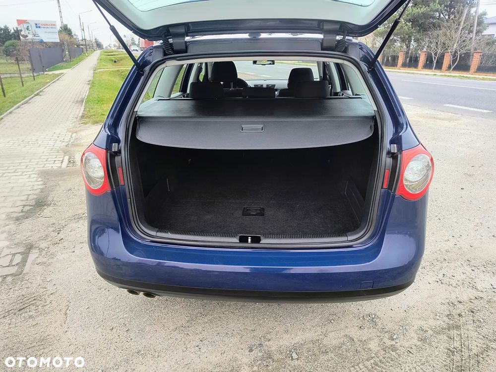 Volkswagen Passat 2.0 FSI Individual - 36