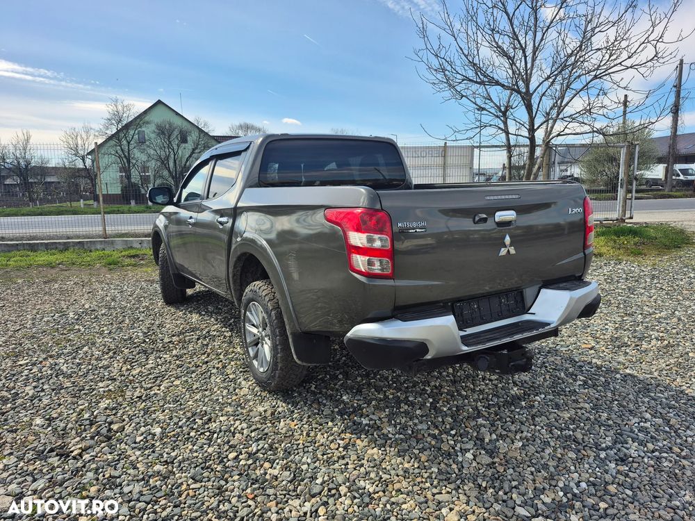 Mitsubishi L 200 - 7