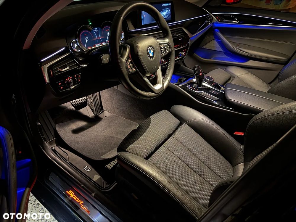 BMW Seria 5 520d Sport Line - 34