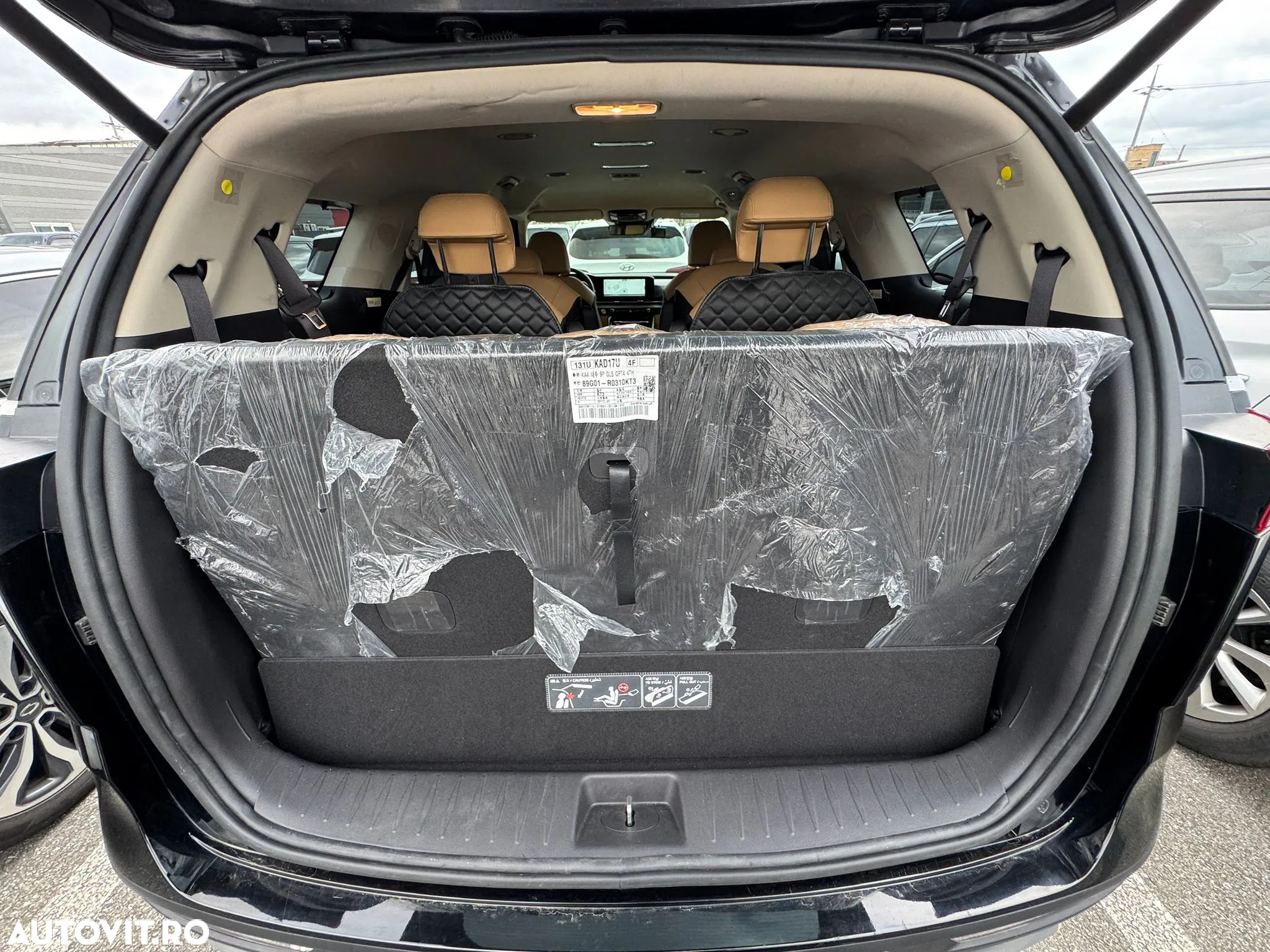 Kia Carnival - 27