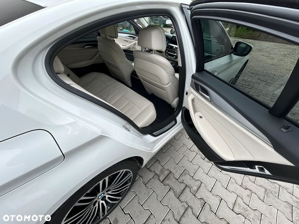 BMW Seria 5 530e iPerformance - 11