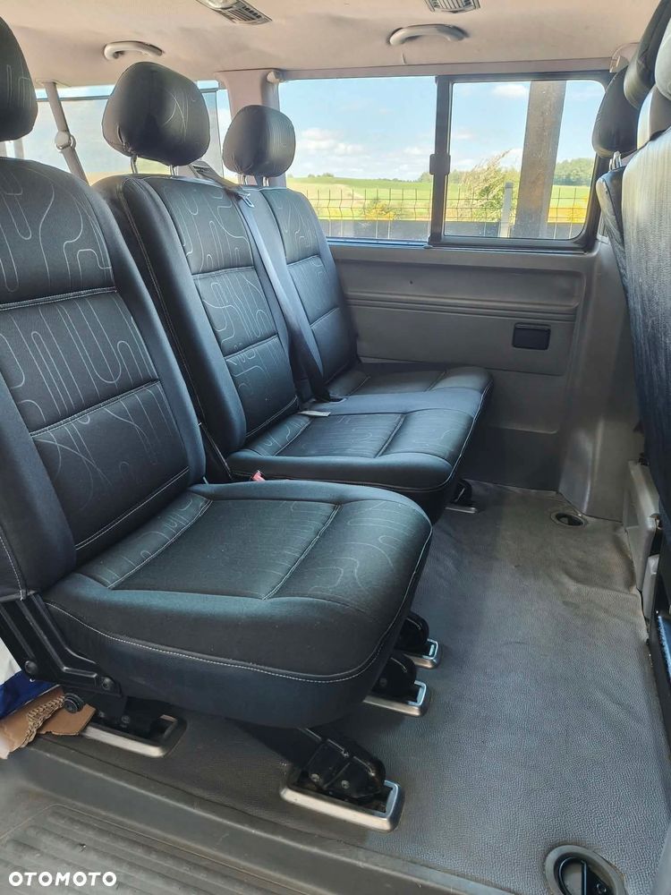 Volkswagen Caravelle - 15