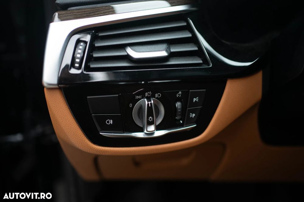 BMW Seria 5 530e Aut. Luxury Line - 14