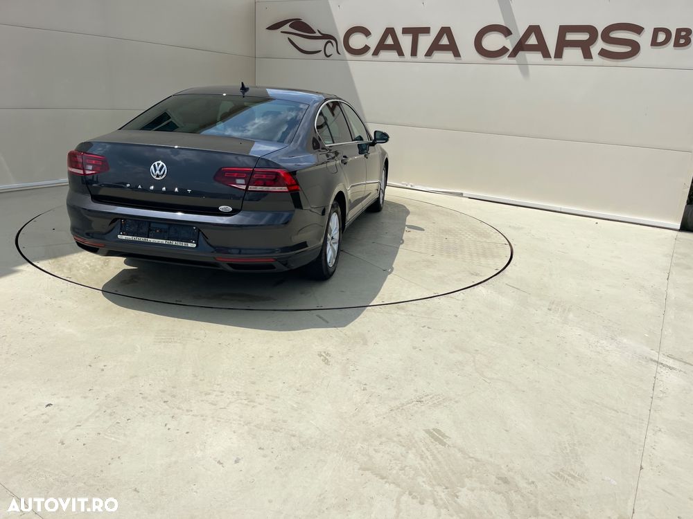 Volkswagen Passat - 15