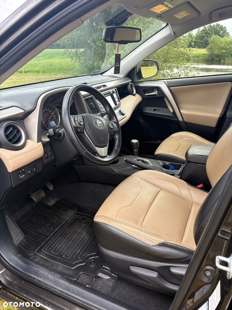 Toyota RAV4 - 10