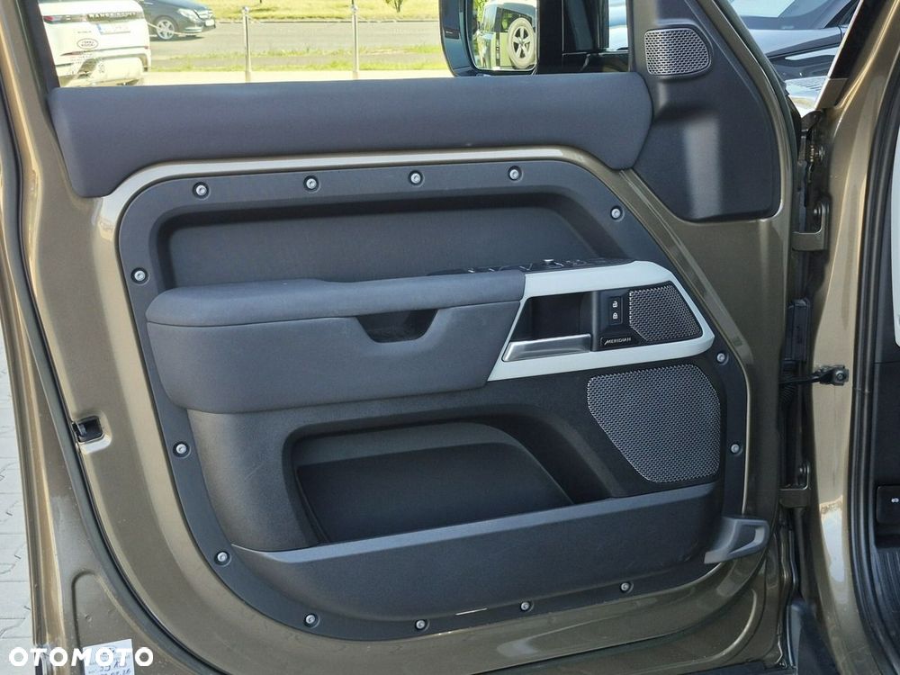 Land Rover Defender - 19