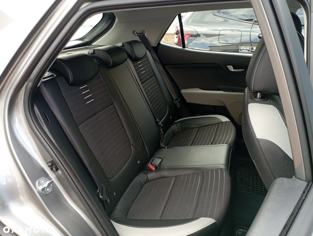 Kia Stonic 1.2 L - 10