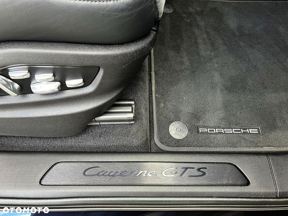 Porsche Cayenne - 19