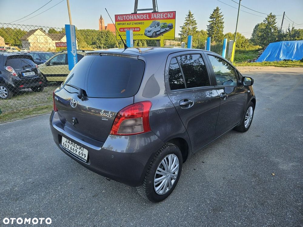 Toyota Yaris - 4