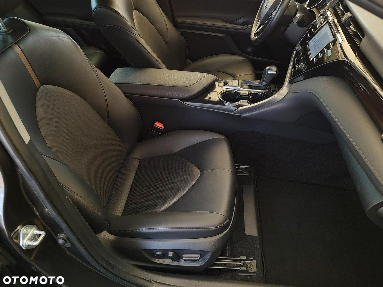 Toyota Camry - 23