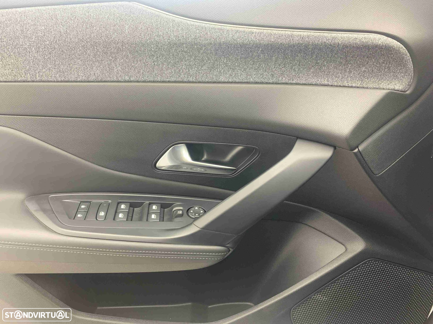 Peugeot 408 1.2 PureTech Allure EAT8 - 11