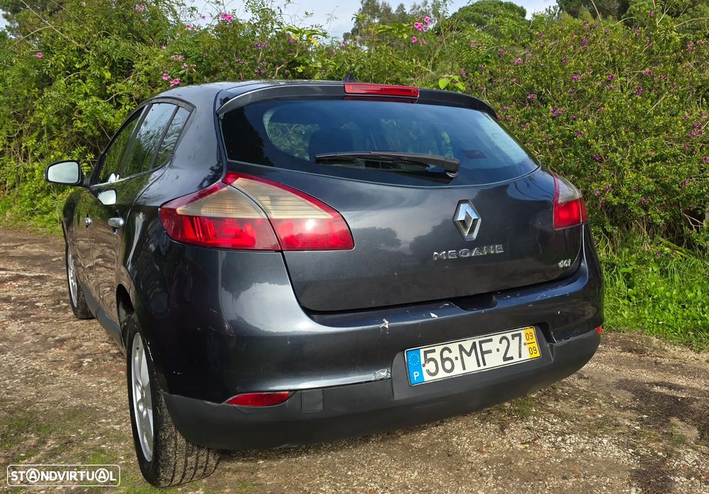 Renault Mégane 1.5 dCi Dynamique - 4