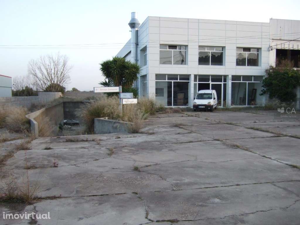 OFICINA E STAND DE AUTOMÓVEIS - Grande imagem: 2/9