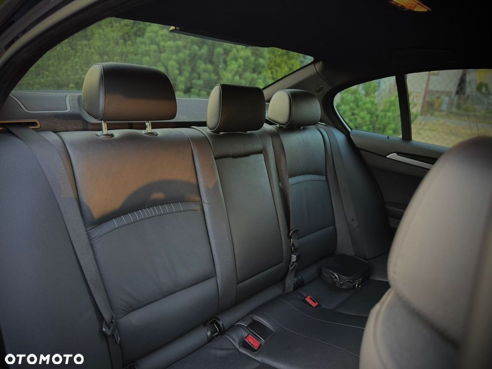 BMW Seria 5 M550d xDrive - 18