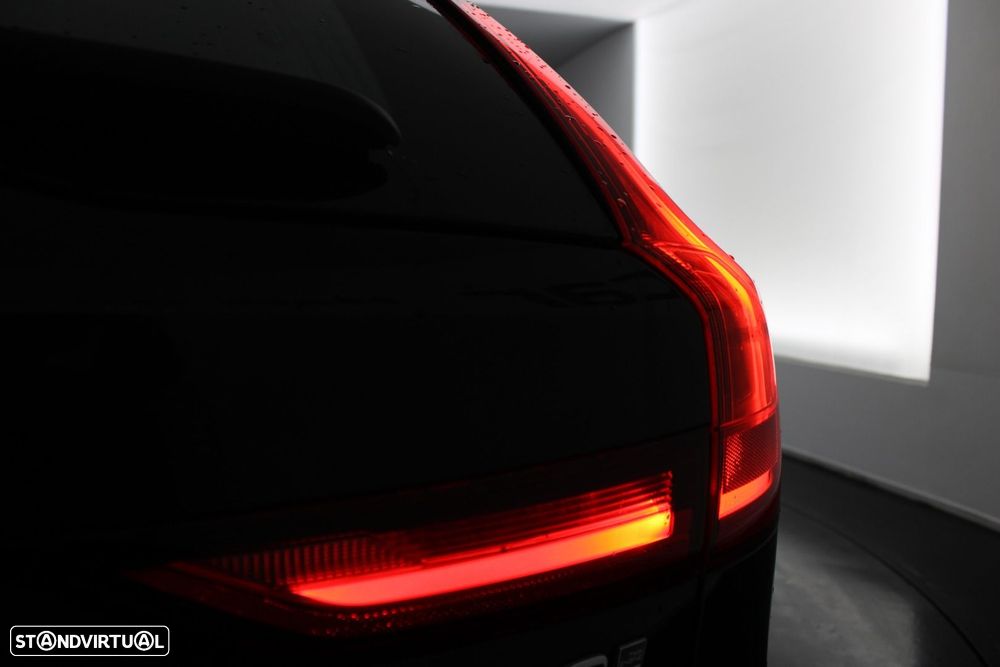 Volvo V90 2.0 T8 Momentum Plus AWD Geartronic - 29