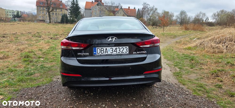 Hyundai Elantra - 3