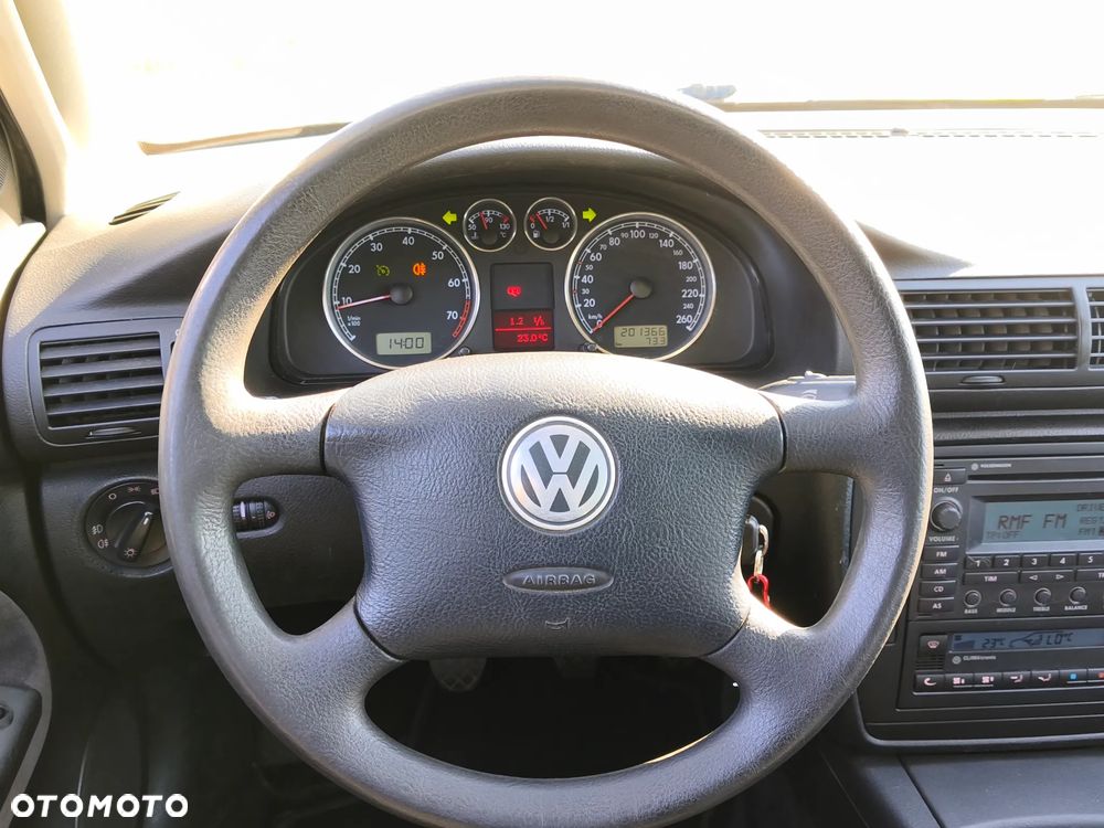 Volkswagen Passat 2003 photo 2